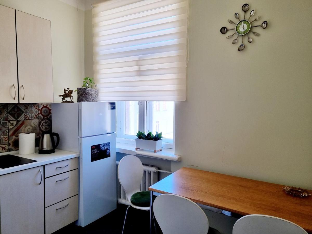 Classy Green Old Town Apartment Klaipėda Kültér fotó